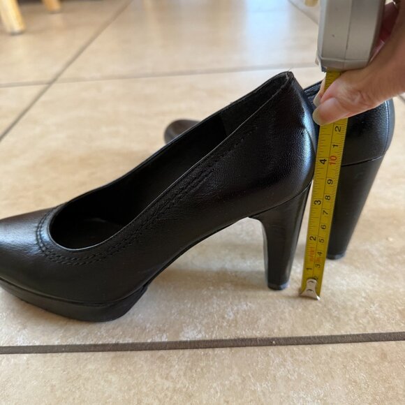 Stuart Weitzman All Leather Black Platform Pumps in Size 5M - Picture 4 of 7